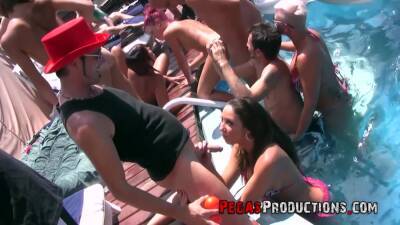 Hoge-ass Poolparty Orgy From The Before Times - France on girlsporntube.one