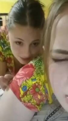 Married Teen On Periscope Shows Her Friend Titties on girlsporntube.one