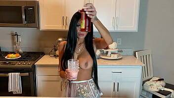 Willow Lansky's Topless Food Reviews Lester's Fixins Bacon Soda - Japan on girlsporntube.one