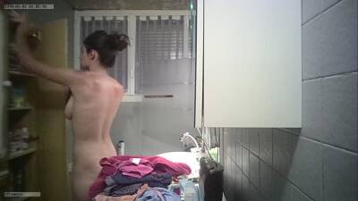 Bonssoirs voyeur shower on girlsporntube.one