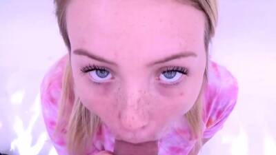 Cute Teen with freckles sucking big cock in studio on girlsporntube.one