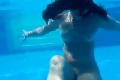 Curvy pawg strips and shakes her big booty underwater on girlsporntube.one