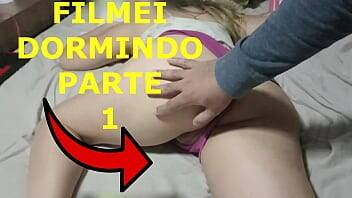 FILMEI A BUCETA DA MAMÃE NOEL ENQUANTO ELA ESTAVA DEITADA NA CAMA (PARTE 1) on girlsporntube.one