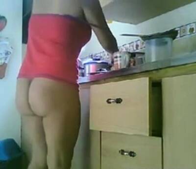 LATINA MATURE NUDE KITCHEN on girlsporntube.one