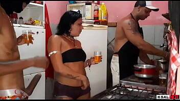 Em quanto Mike Hot estar na Cozinha fazendo comida, a puta da Danny Hot estar sendo fodida firme pelo dotado e faz ela gozar muito - Brazil on girlsporntube.one