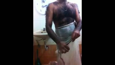 Str8 indian daddy shower time - India on girlsporntube.one