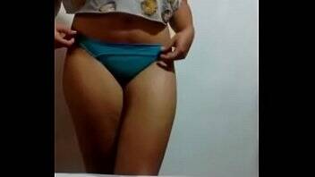 Puta venezolana probándose diferentes hilos y tangas on girlsporntube.one