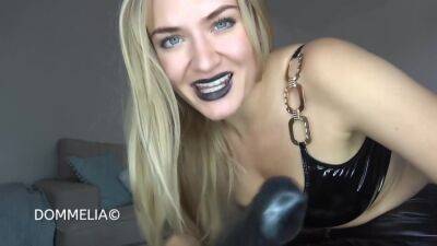 Hot Blonde Glamour Babe Solo Plays To Pleasure Her Hot Body on girlsporntube.one