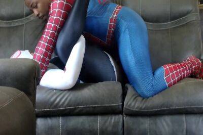 Spidey Man Pounds Gwen Gwen Pussy On Living Room Couch 14 Min With Gwen Stacy on girlsporntube.one