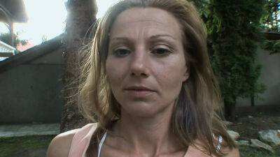 Notgeile Milf laesst sich im Freien vom gaertner ficken saugt Ihn leer on girlsporntube.one