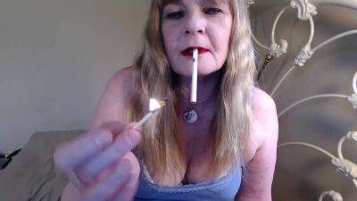 Red Lips Smoking Fetish - TacAmateurs on girlsporntube.one