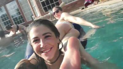 Twitch Thot Pinksparklez Micro Bikini Flashing Ass Pool Video on girlsporntube.one