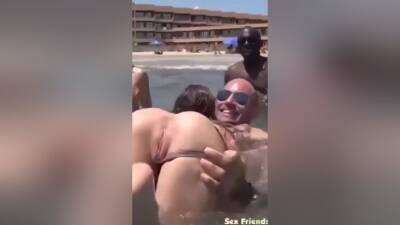 Dude Just Getting Blowed In The Ocean on girlsporntube.one