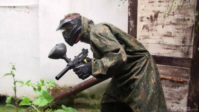 Video of a quickie during a paintball match with Lucette nice on girlsporntube.one