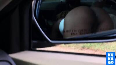 Black slut sucking dick in front seat of car on girlsporntube.one