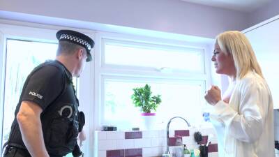 Horny cop fucks married woman in home alone kinks on girlsporntube.one