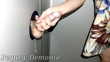 WALKING 4 UNKNOWN COCKS IN A GLORYHOLE. Www.pequeydemonio.com on girlsporntube.one