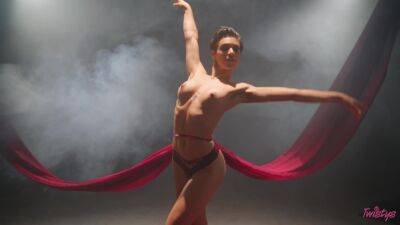 Thin ballerina reveals authentic erotic solo dance on cam on girlsporntube.one