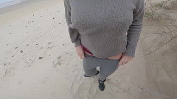 Sex outdoors public beach on girlsporntube.one