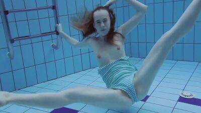 Super Hot Underwater Hairy Babe 5 Min With Anna Netrebko - Russia on girlsporntube.one