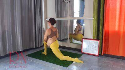 Regina Noir In Yoga In Yellow Tights Doing Yoga In The Gym. A Girl Without Panties Is Doing Yoga. Cam 2 on girlsporntube.one