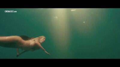 Nude Celebrities - Underwater Scenes on girlsporntube.one