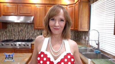 Hot sexy MILF Cindi Sinclair on her knees in the kitchen sucking cock! POVMania on girlsporntube.one