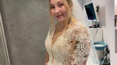 Russian married couple could not resist and fucked right in a wedding dress. - Russia on girlsporntube.one