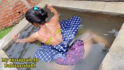 Desi Indian Outdoor Village Opne Water Tenk Bathing Desi Girl Hindi Audio - India on girlsporntube.one