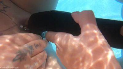 Trying Out A Double Ended Dildo Underwater With Cheyenne - Camillacreampie - Britain on girlsporntube.one