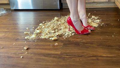 Cake Crush With Bare Feet And Heels 1080p 30fps H264 128kbi on girlsporntube.one