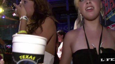 Spring Break Girls Club Flashing and Limo Ride on girlsporntube.one