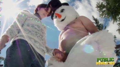 Brandi De Lafey Strokes A Snowman on girlsporntube.one