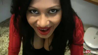 Sensual Indian Tease In The Kitchen - India on girlsporntube.one