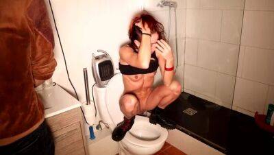 She can't wait for the toilette while they are in a party on girlsporntube.one