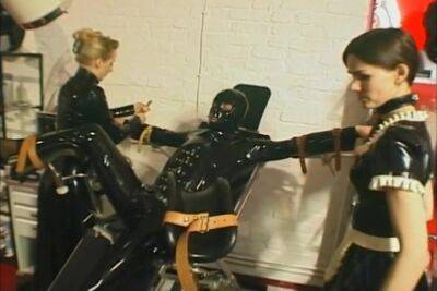 Latex Leidenschaft - Episode 3 on girlsporntube.one