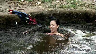 Chelle, Exploring a Bog - Philippines on girlsporntube.one