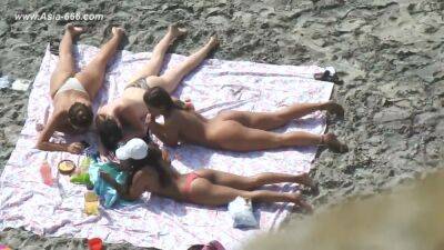 Peeping Naturist Beach.40 on girlsporntube.one