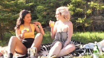 Sexy Lesbian Babes Have Sex Outdoors - Big tits brunette and blonde on girlsporntube.one