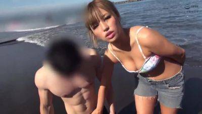 03576 Reverse pick-up on the beach on girlsporntube.one