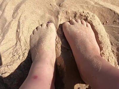 Provocative Feet Play In The Sand In Public - Britain on girlsporntube.one