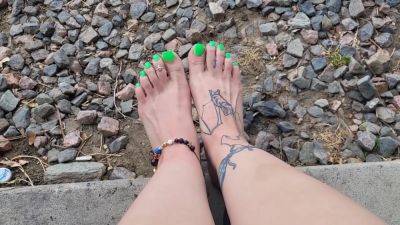 Goth Girl With Cute Feet on girlsporntube.one