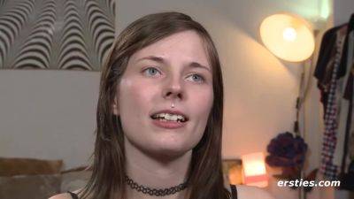 Sam steht auf Fingern und Dildo-Sex - Big tits German brunette girlfriend solo - Germany on girlsporntube.one