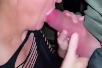 Mamie Fait Sa Cochonne Au Sex Shop on girlsporntube.one