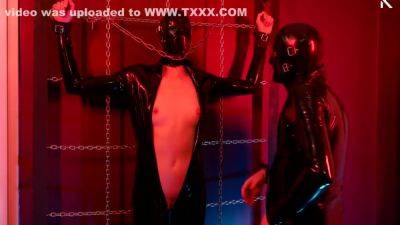 Slave Girl In Latex Catsuit In Electro-shock-heels - Germany on girlsporntube.one