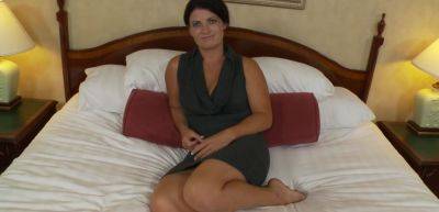 Sarah - 32 year old petite firecracker milf on girlsporntube.one