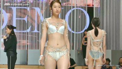 Chinese model in sexy lingerie show.19 - China on girlsporntube.one