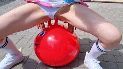 Fortunately there are two horns on the gym ball that I can ride in my outdoor solo session on girlsporntube.one