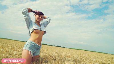 Doroga: Jeny Smith solo naked on the road. Teasing you - Russia on girlsporntube.one