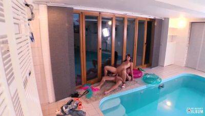 Czech amateur Susan Ayn delighting in pool sex and facial from photographer - Czech Republic on girlsporntube.one